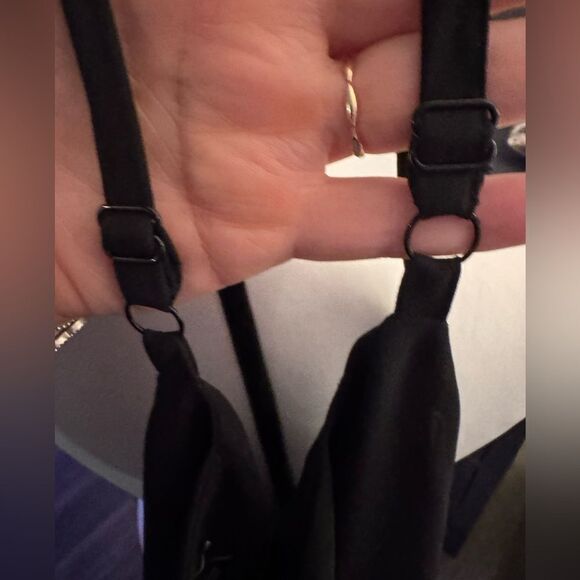 Beautiful fabric torrid 2 top with adjustable straps - Picture 4 of 5